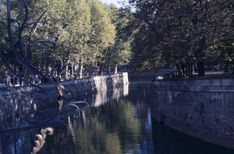 Canal, vue depuis le pavillon d'entrée.