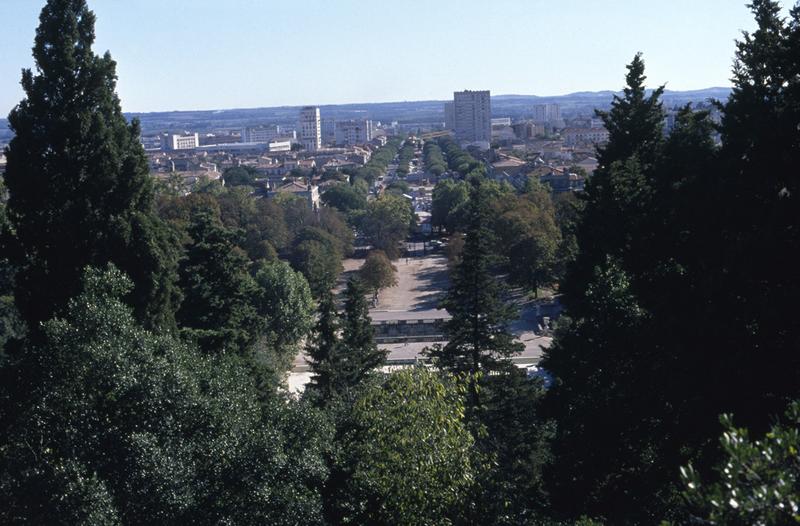 Allées du cours Jean-Jaurès, vue depuis le belvédère de la terrasse du Mas Rouge.