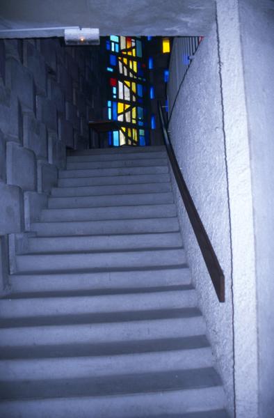 Escalier conduisant à l'église du haut.