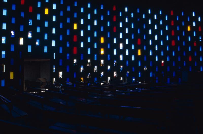 Eglise, intérieur, vue vers le baptistère.