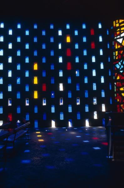 Eglise, intérieur, jeux de lumière.