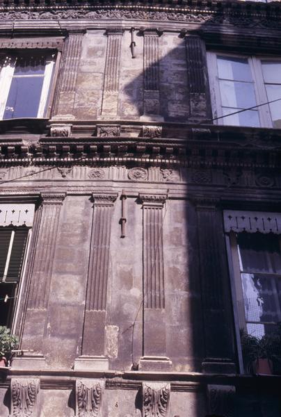 Façade du n°17, partie centrale.