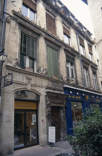 Façade sur rue.