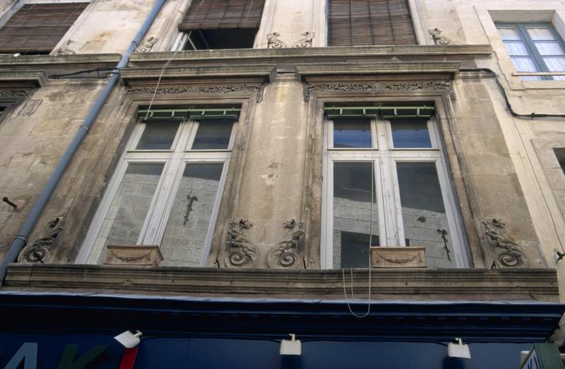 Façade sur rue, détail.