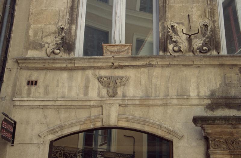 Façade sur rue, détail.