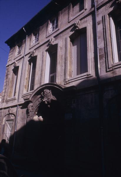 Façade sur rue.