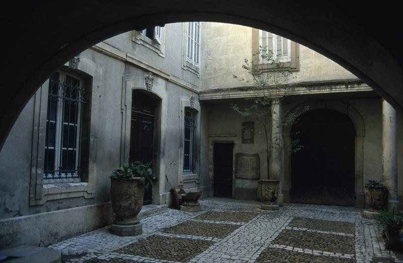 Cour intérieure.