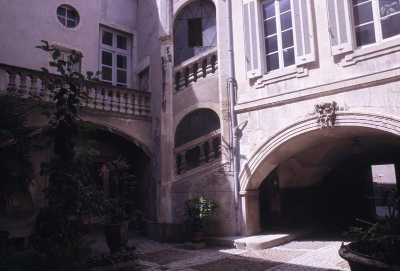 Cour intérieure.