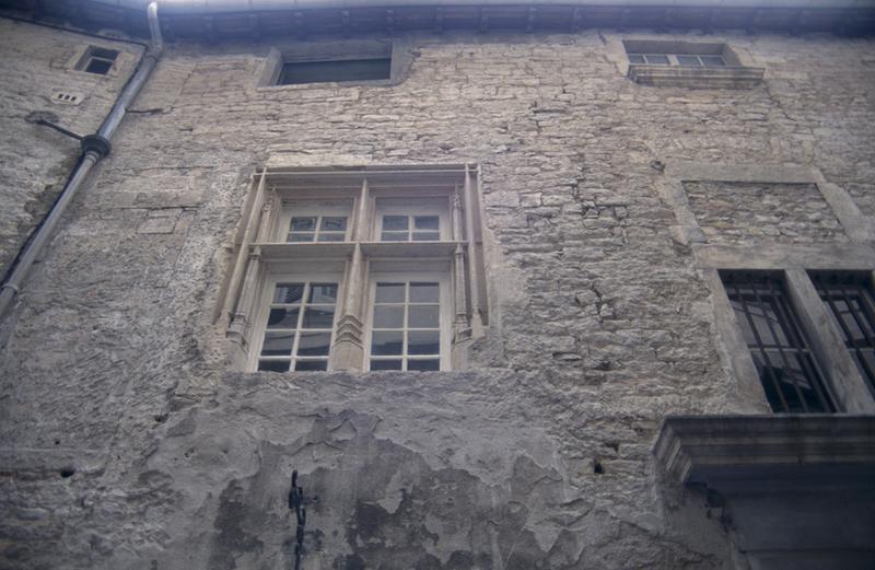 Façade du n°3, détail.