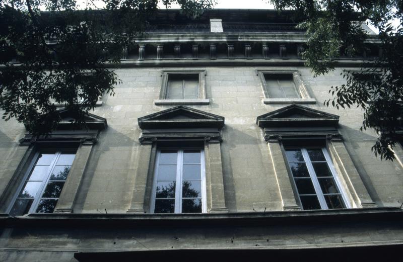 Façade sur boulevard.