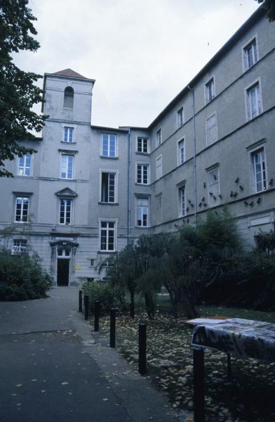 Entrée actuelle des musées sur le boulevard.