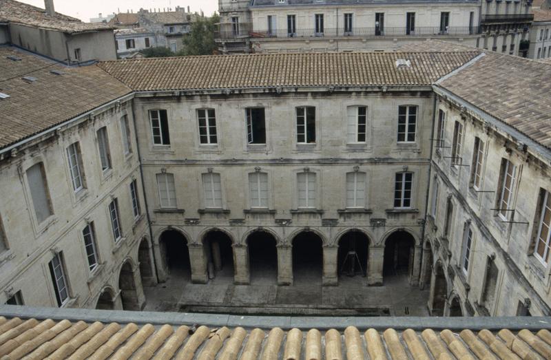 Cloître, aile sud, vue du toit.