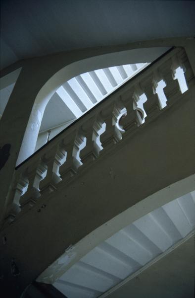 Intérieur, escalier.