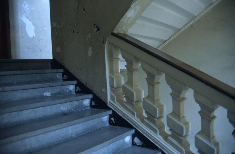 Intérieur, escalier.