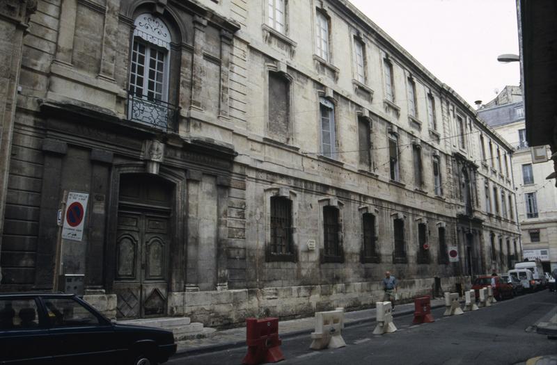 Entrée de l'ancienne bibliothèque.