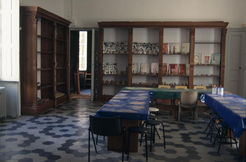 Intérieur, aile ouest 1er étage, pièce précédant la bibliothèque.