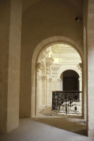 Eglise des Jésuites, tribune de la chapelle.