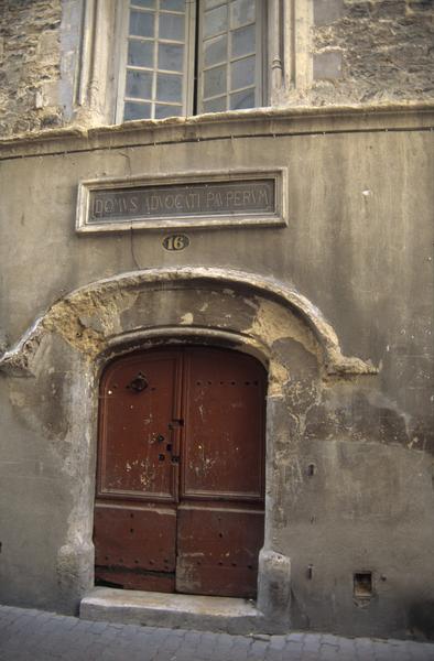 Façade sur rue Fresque, entrée.