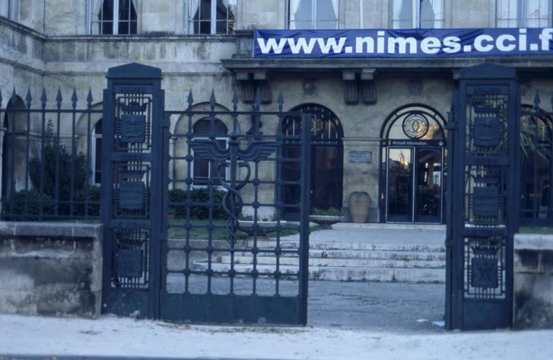 Chambre de Commerce et d'Industrie, grilles sur la rue de la République.