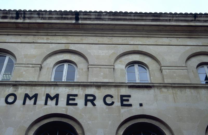 Chambre de Commerce et d'Industrie, côté rue de la République, détail de la façade d'entrée.