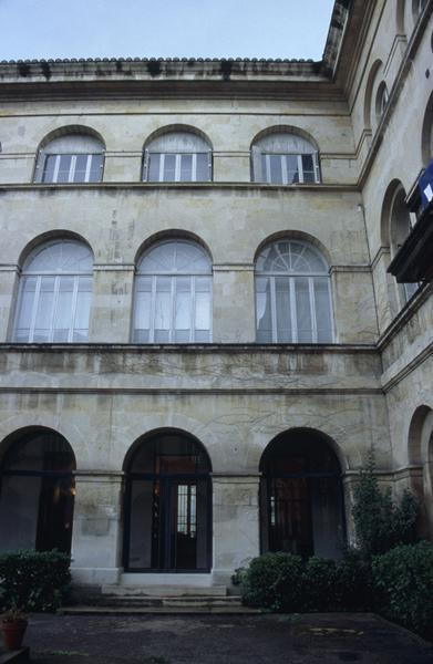 Chambre de Commerce et d'Industrie, côté rue de la République.