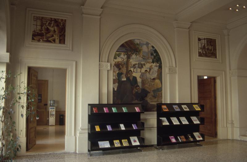 Chambre de Commerce et d'Industrie, vestibule, peinture : le port d'Aigues-Mortes par Paul Christol, 1936.