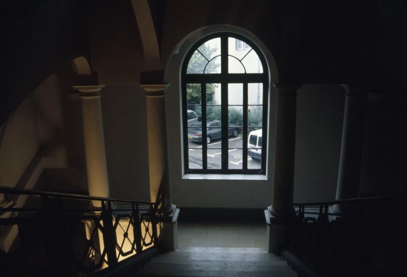 Chambre de Commerce et d'Industrie, escalier, vue sur l'arrière.