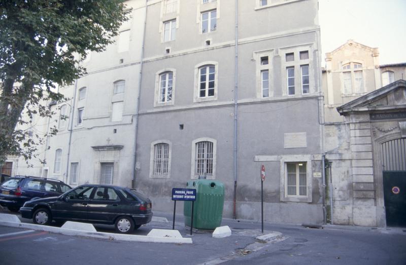 Foyer Maurice Albaric et chapelle sur la gauche.