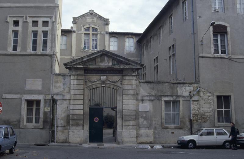 Foyer Maurice Albaric, portail.