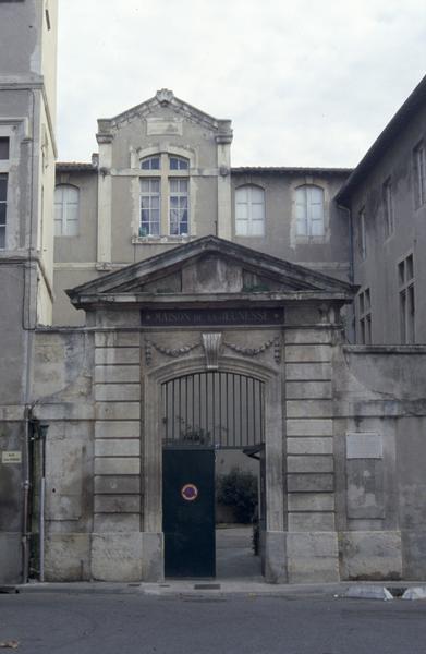 Foyer Maurice Albaric, portail.