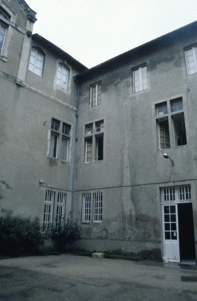 Foyer Maurice Albaric, cour.