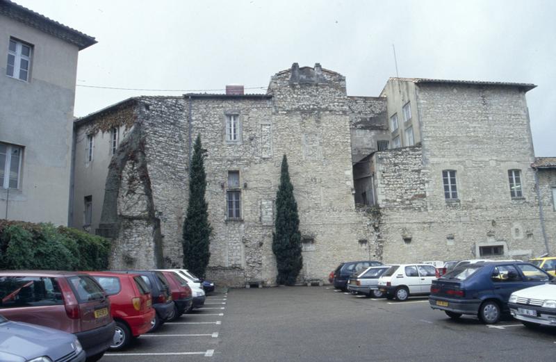 Foyer Maurice Albaric, vue arrière, à gauche la C.C.I.