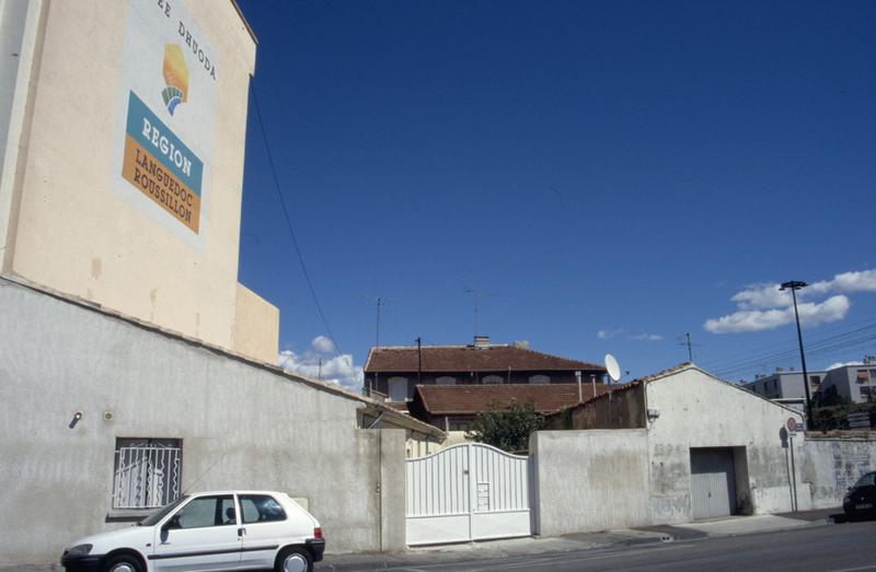 Angle de la rue Dhuoda et du boulevard du Sergent Triaire.