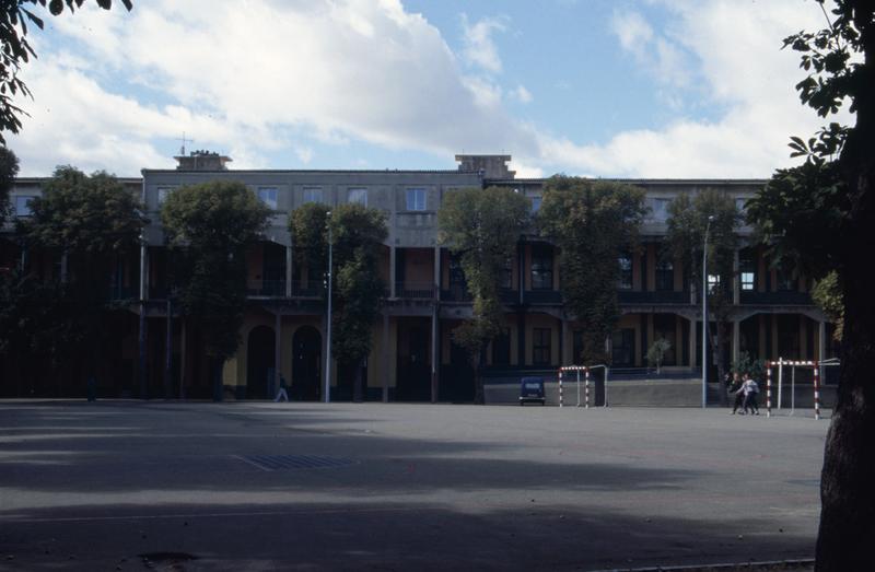 Cour n°1, aile de l'entrée.