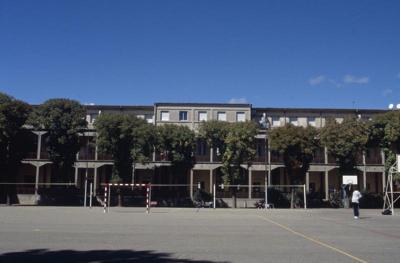 Cour n°1, aile sud avec l'avancée du corps d'entrée.