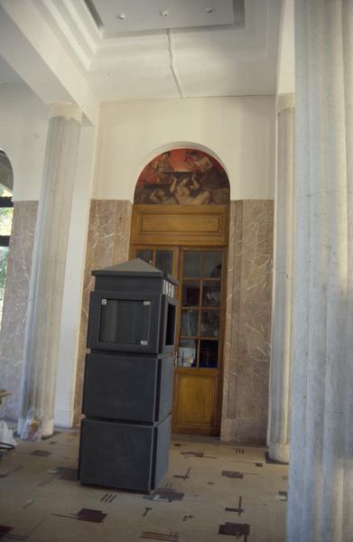 Hall, entrée du petit parloir.