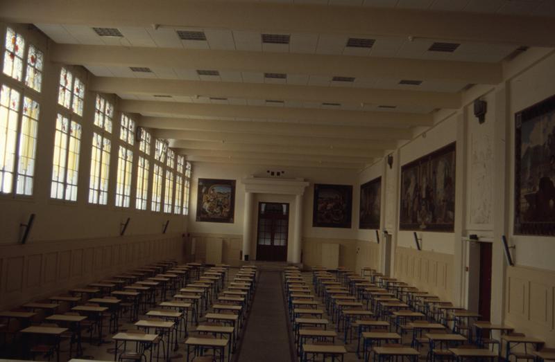 Salle des fêtes, vue depuis l'estrade.