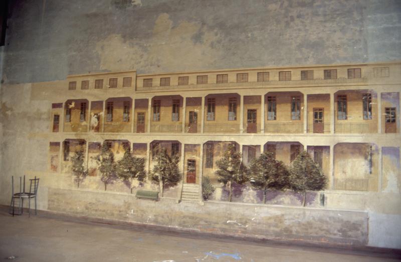 Salle des fêtes, estrade, trompe l'oeil.