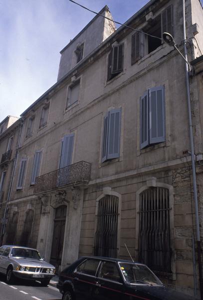 Façade sur rue Séguier.