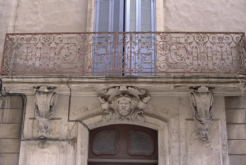 Façade sur rue Séguier, entrée.