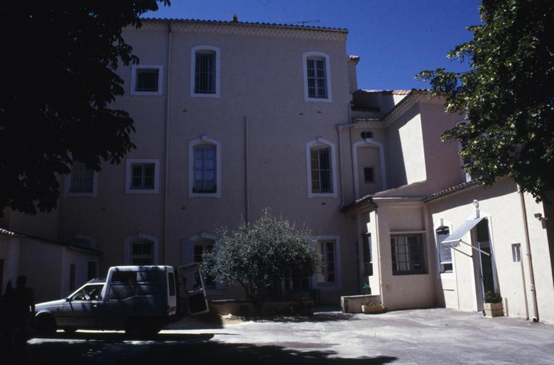 Façade côté jardin, angle nord-ouest.