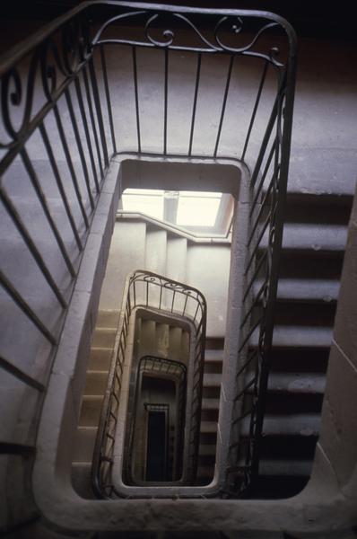 Escalier secondaire nord, côté rue du Chapitre.