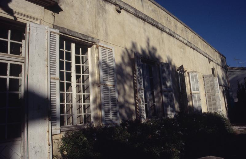 Façade sur terrasse.