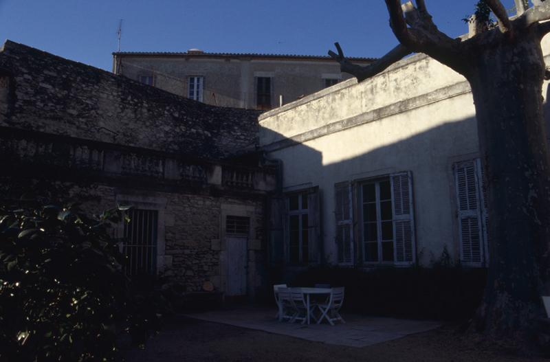 Façade sur terrasse.