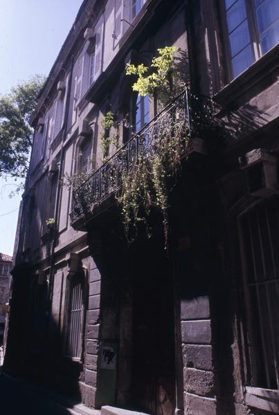 Vue de la façade sur rue.