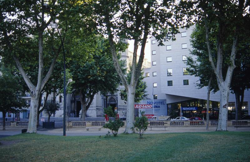 Esplanade Charles-de-Gaulle
