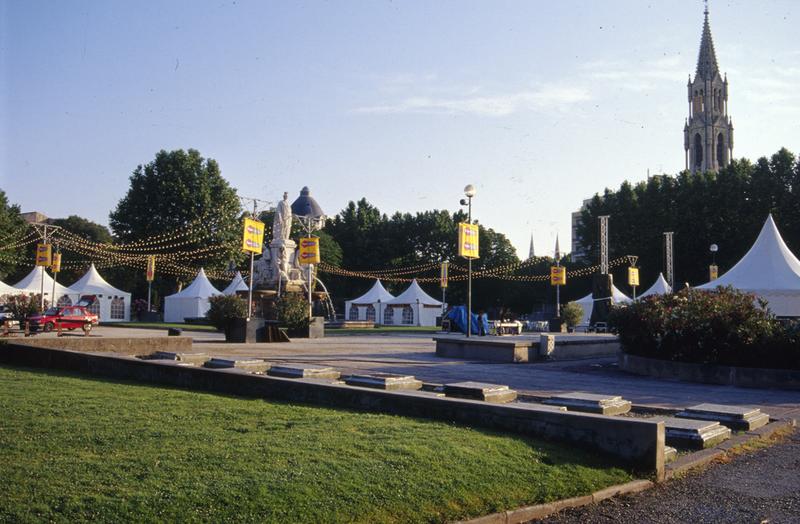 Vue générale avec la fontaine Pradier.