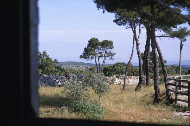 Édifice agricole ; écurie ; affenage (ancien)