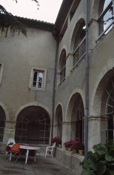 Couvent des Visitandines, cloître.