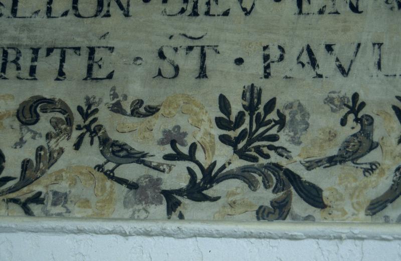 Couvent des Visitandines, décor d'une inscription peinte dans le cloître.